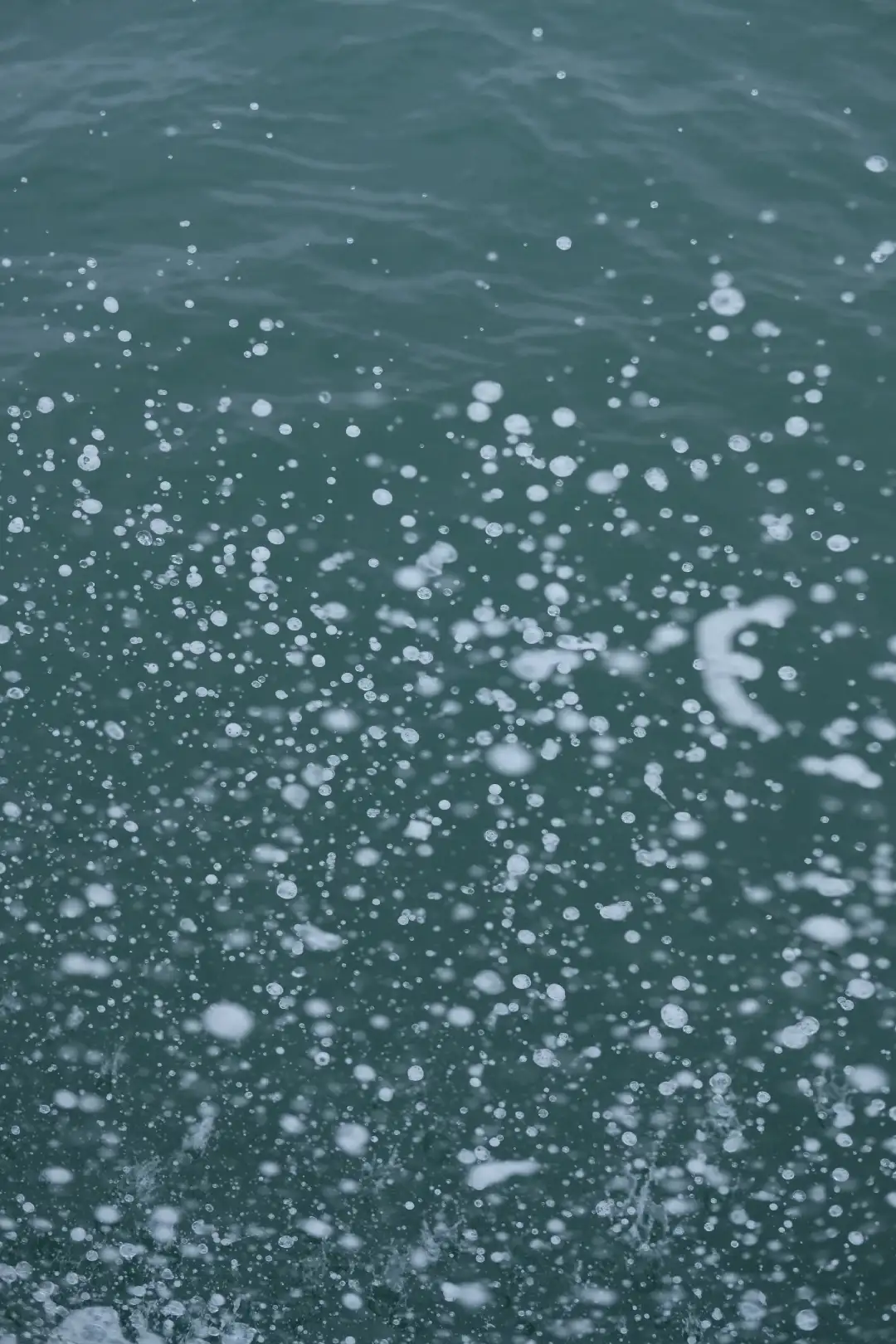 A still frame of water dropplets flowing in the wind. Created and photographed by Hiroku